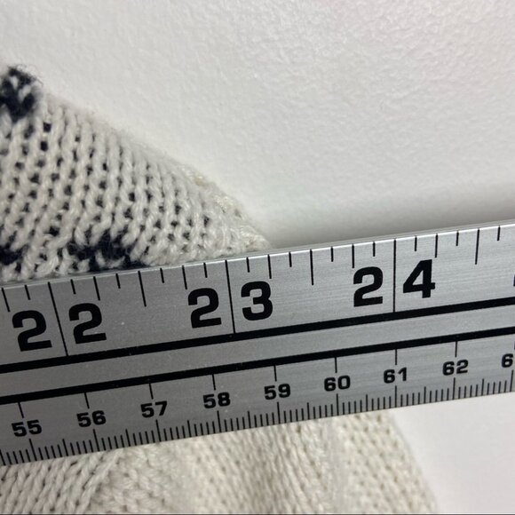 Urban Outfitters BDG Animal Games Pot Leaf Chunky Oversized Sweater Knit Weed L‎ - Picture 12 of 15